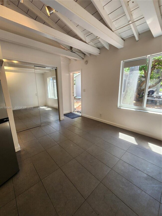 Building Photo - 315 Walnut St