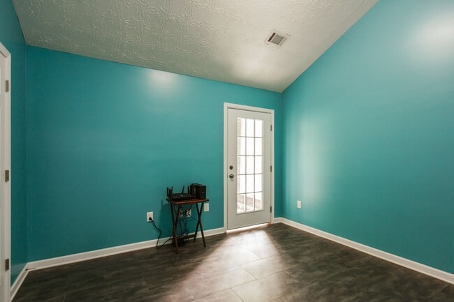 Building Photo - 137 Bristol Woods Dr