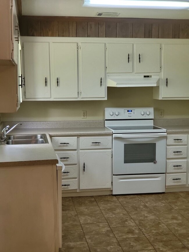 Building Photo - 11135 Arrowhead Rd