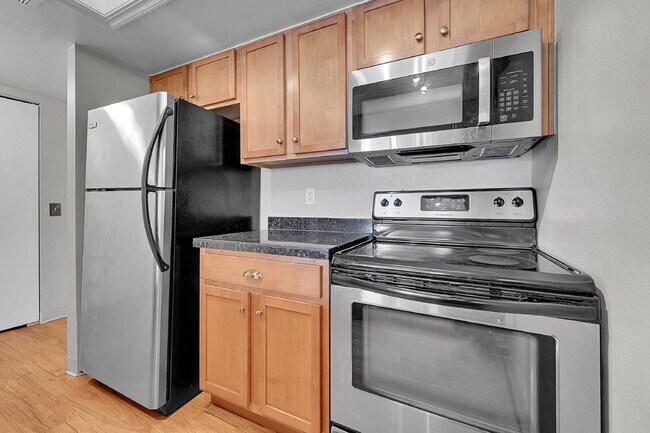 Building Photo - $1,450.00, 1-bedroom, 1-bathroom Lower Lev...