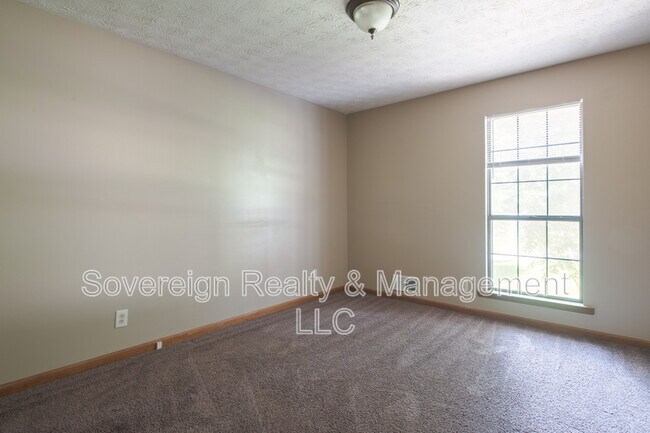 Building Photo - 310 Summerwood Ln