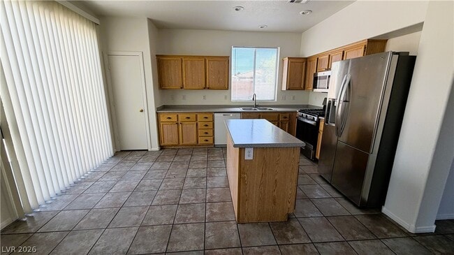 Building Photo - 2424 Predera Ave