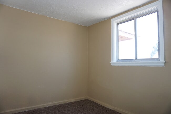 Building Photo - 3543 Valley Heights Dr