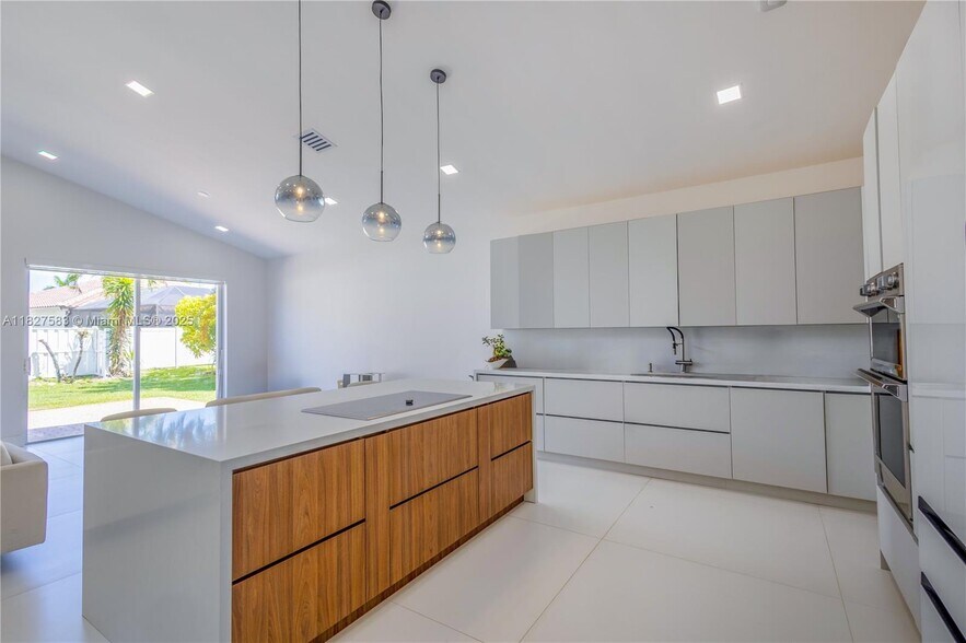 Building Photo - 649 SW 168th Way