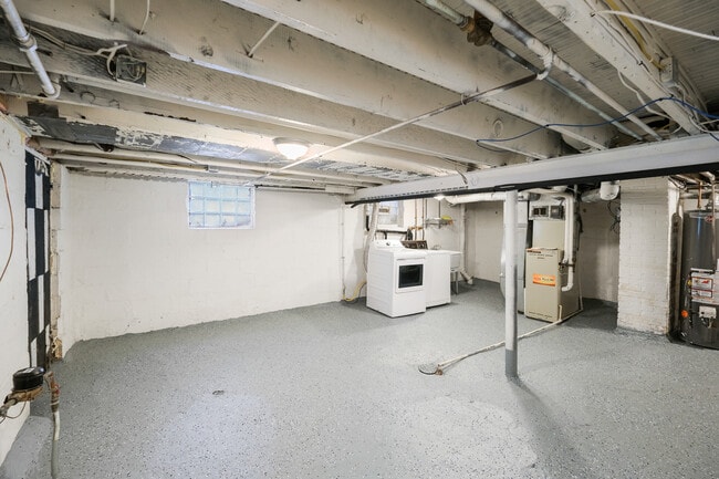 Laundry in basement - 1939 Fairland St