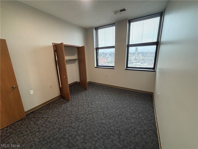 Building Photo - 59 Lincoln Way E