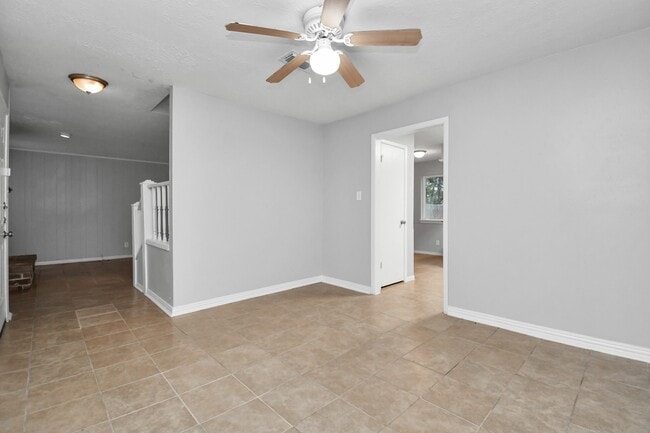 Building Photo - 24118 Spring Gum Dr