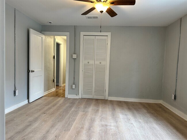 Building Photo - 912 W Cleveland St