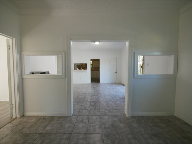Building Photo - 6124 Goforth St