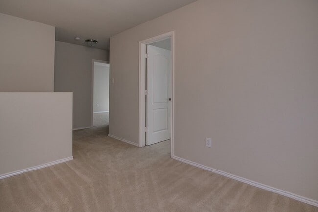 Building Photo - 552 Crystal Springs Dr