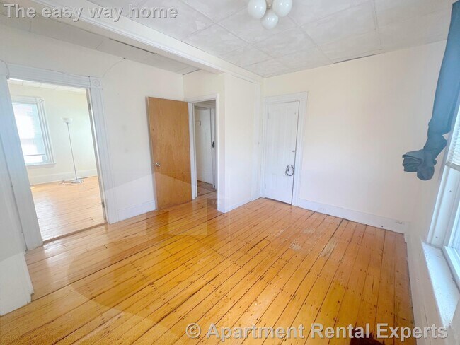 Building Photo - 44 Elm St