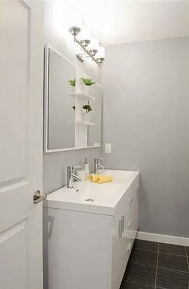 Building Photo - 2995 Livingston St