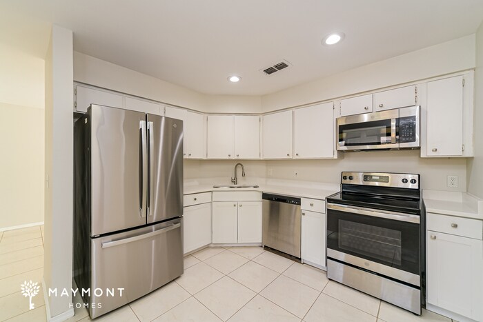 Building Photo - 2315 Bay Leaf Dr