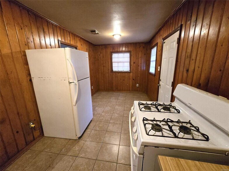 Building Photo - 1809 Midway St