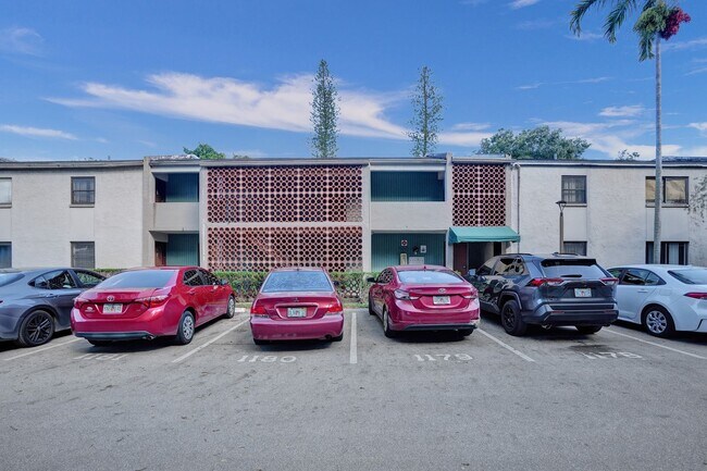 Building Photo - 95B