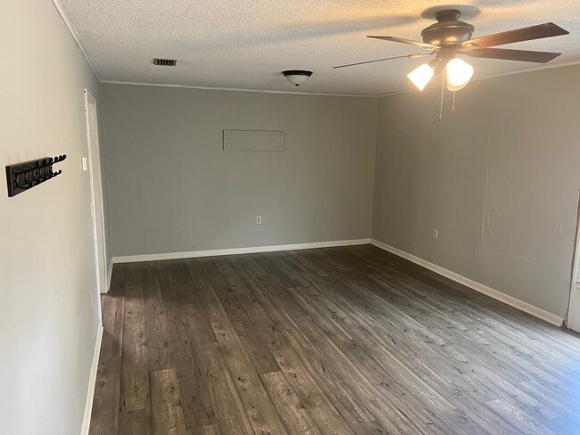 Building Photo - 18700 Bruce Ln