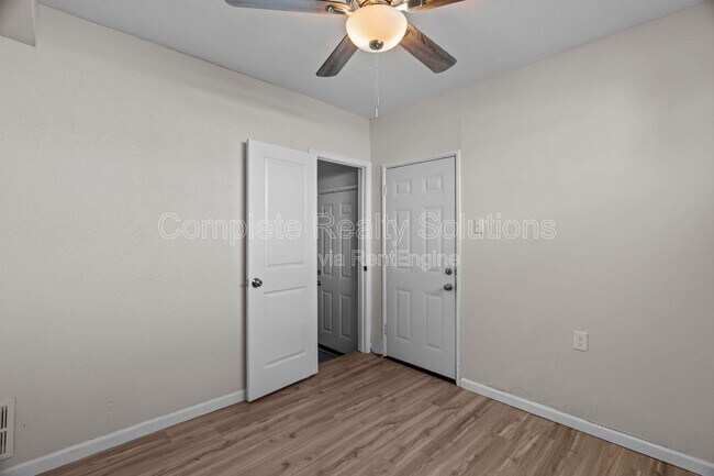 Building Photo - 9915 Castle Dr