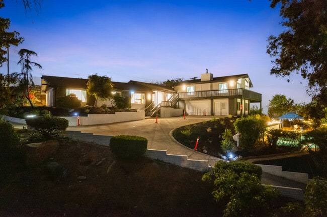 Building Photo - 5048 Bluff Pl