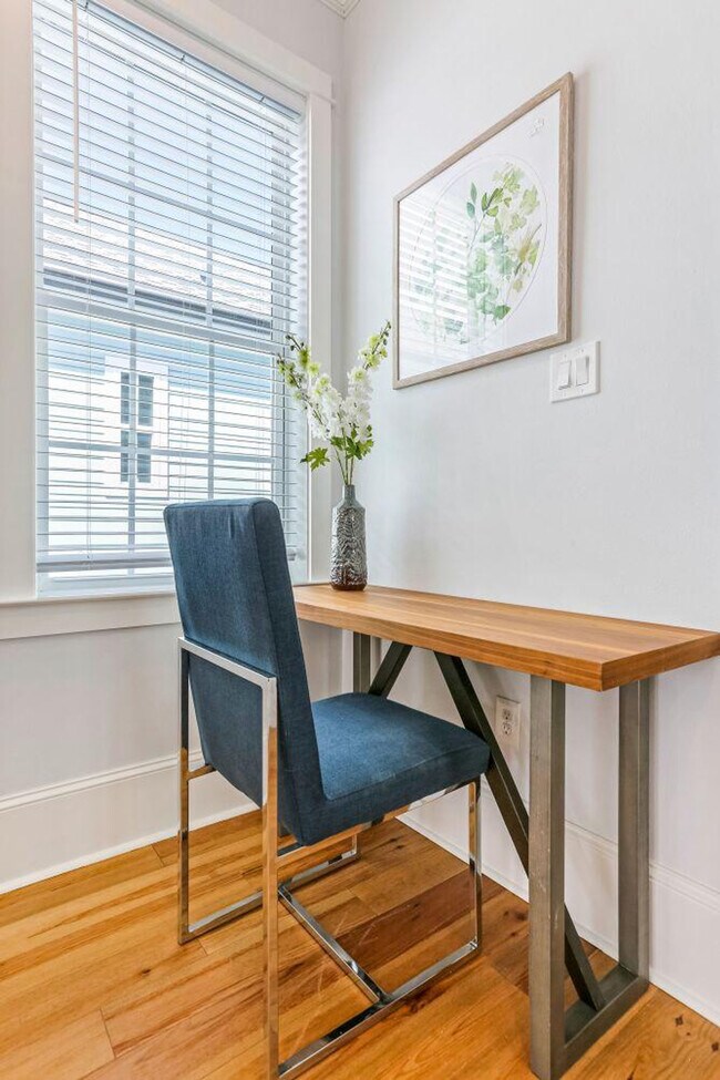 Building Photo - 1220 Carondelet St