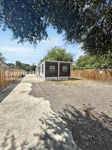Building Photo - 1404 Rivas St
