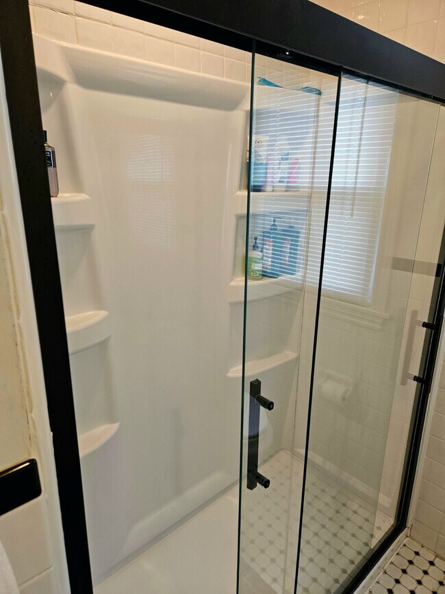 Building Photo - 1409 Gardenia Ave