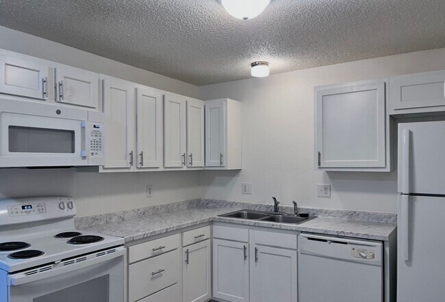 Building Photo - 127 W 45th St