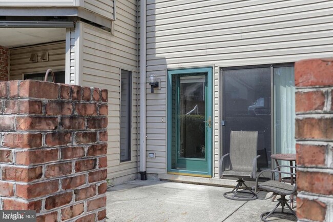 Building Photo - 1 br, 1 bath Condo - 804 Cherrington Dr