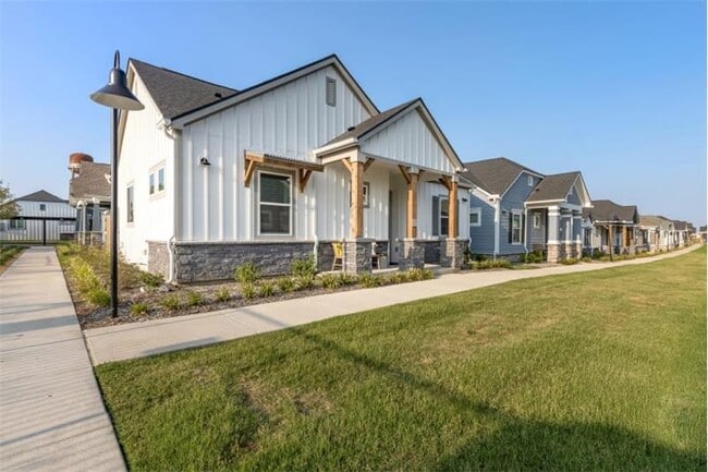 Building Photo - 1100 Streamfield Dr