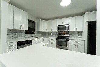 Building Photo - 1181 SW Sarto Ln