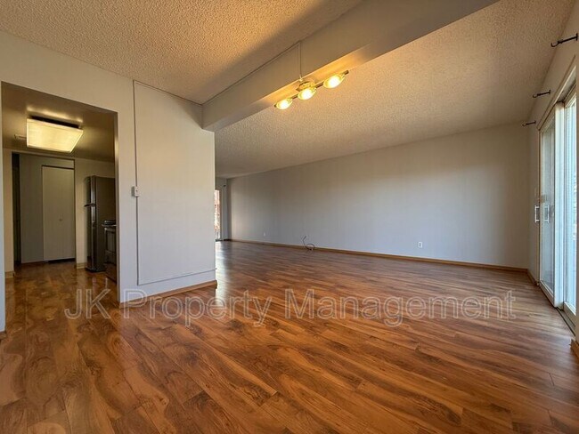 Building Photo - 2300 14th Ave S