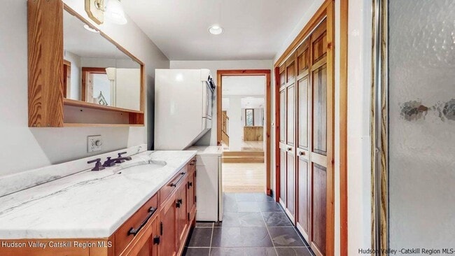 Building Photo - 376 Abbey Rd