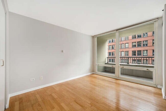 Building Photo - 345 N LaSalle St
