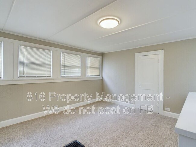 Building Photo - 3032 Elmwood Ave