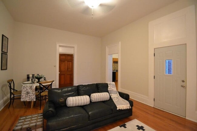Building Photo - Beautiful Apartment Near Downtown Delaware