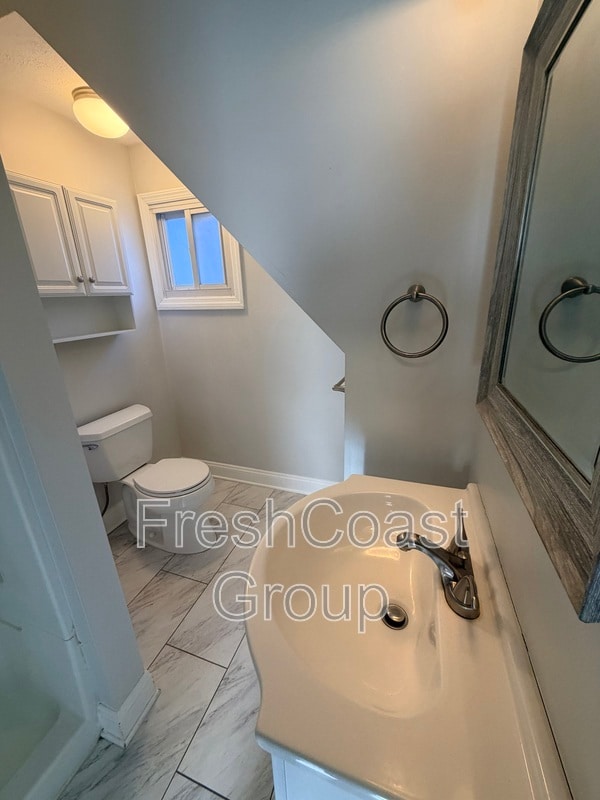 Building Photo - 2049 W 28th St