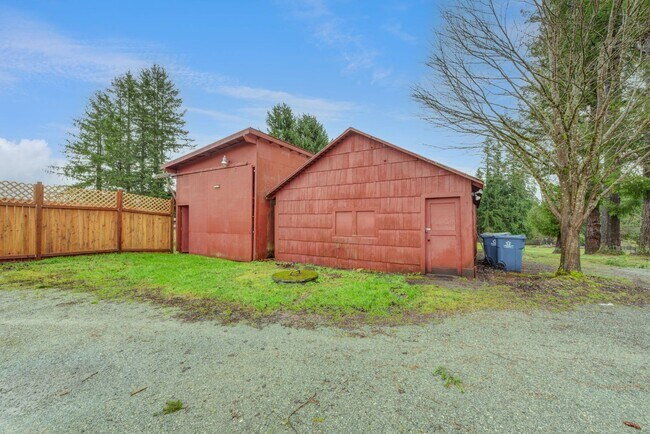 Building Photo - 11825 Woods Lake Rd