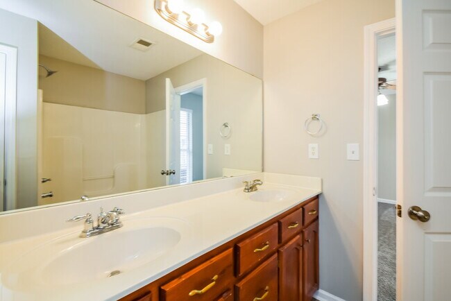 Building Photo - 649 Grant Dr