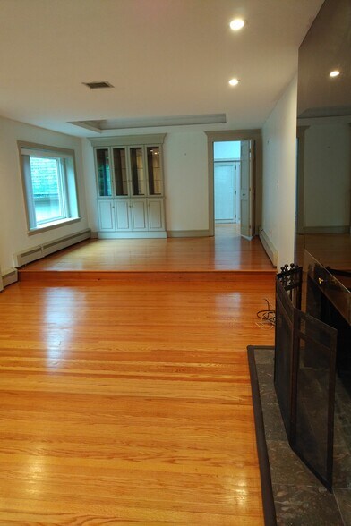 Living room full view with dining area - 40 Brookway Rd