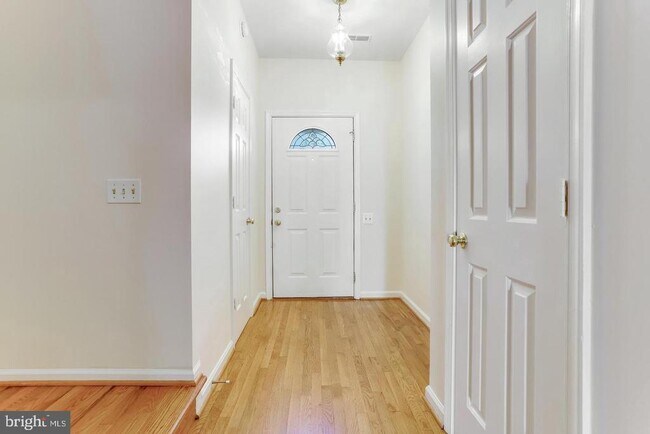 Building Photo - 7170 Westfield Ct