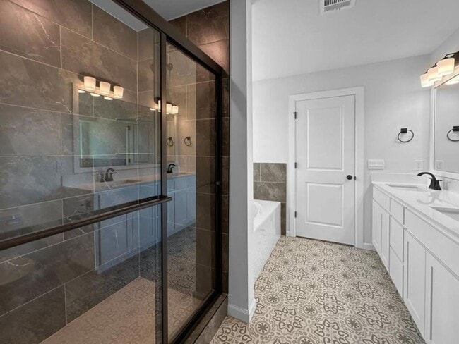 Building Photo - Beautiful 3 Bed Home in The Grove | Move-In Ready