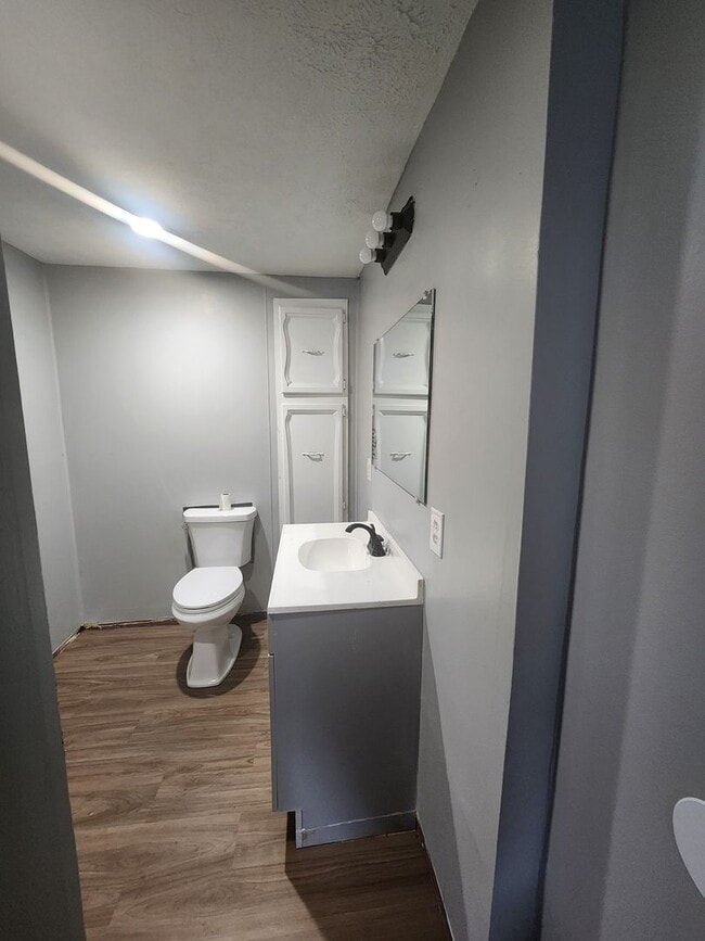 Building Photo - Newly Renovated Columbus Gem with Bright S...