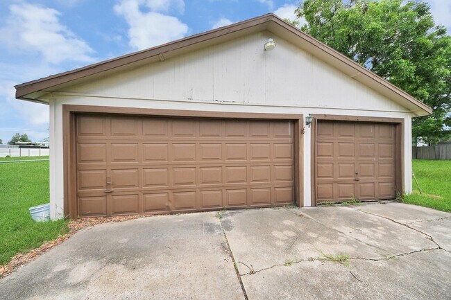 Building Photo - 535 Pampa St