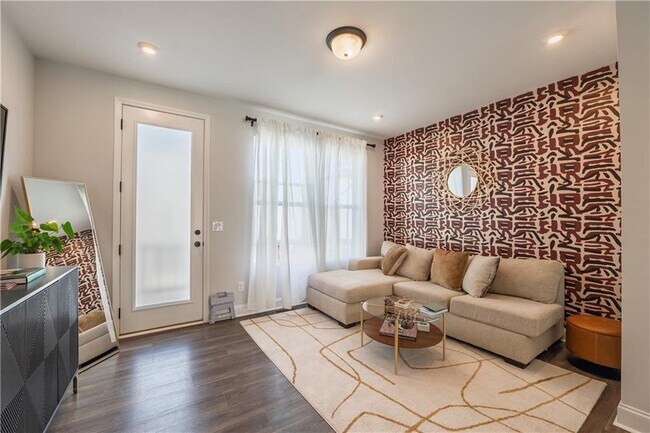 Building Photo - 313 Skylar Way SE