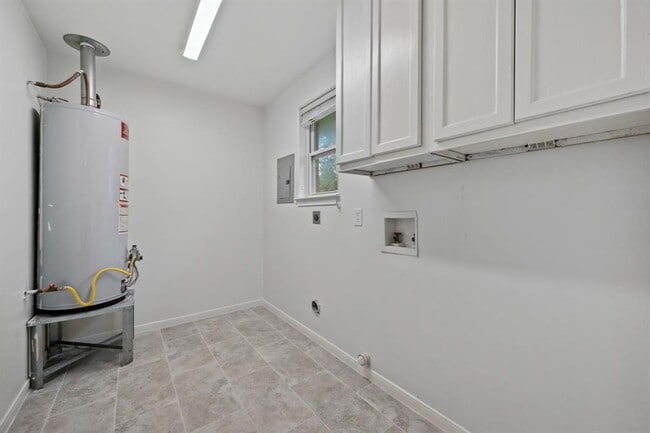Building Photo - 157 Hillside Dr