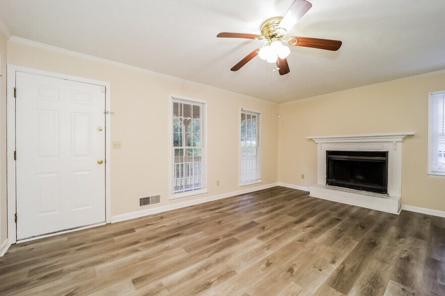 Building Photo - 2350 Bankstone Dr SW