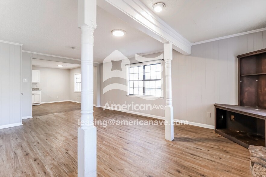 Building Photo - 1801 Graham Rd