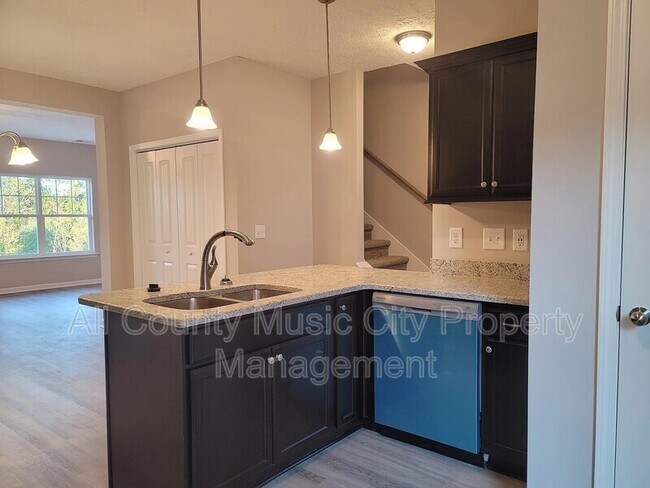 Building Photo - 310 Negri Ct