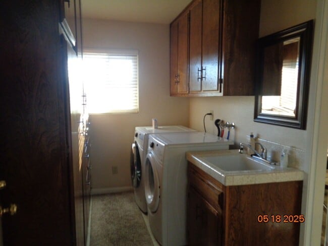 Building Photo - Custom Home in Quartz Hill on a Large Lot