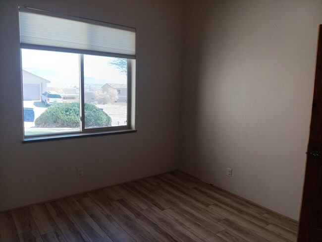 Building Photo - 3 Bedroom, 2 Bathroom! Lovely Home!