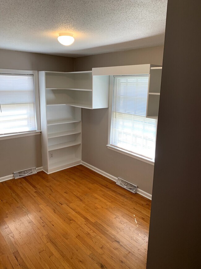 Building Photo - 409 NE Corder St